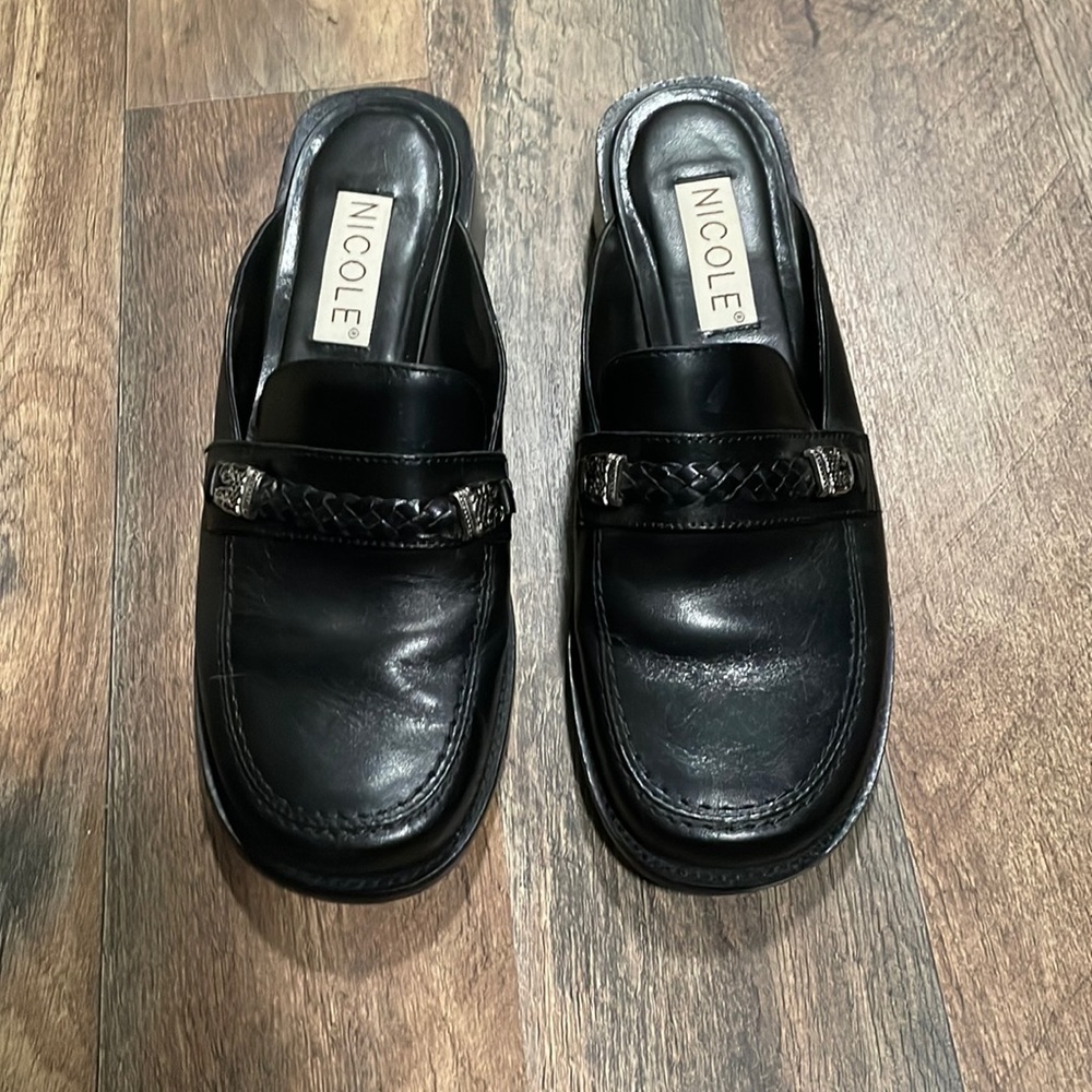 Vintage 90’s black leather flats. Size 5